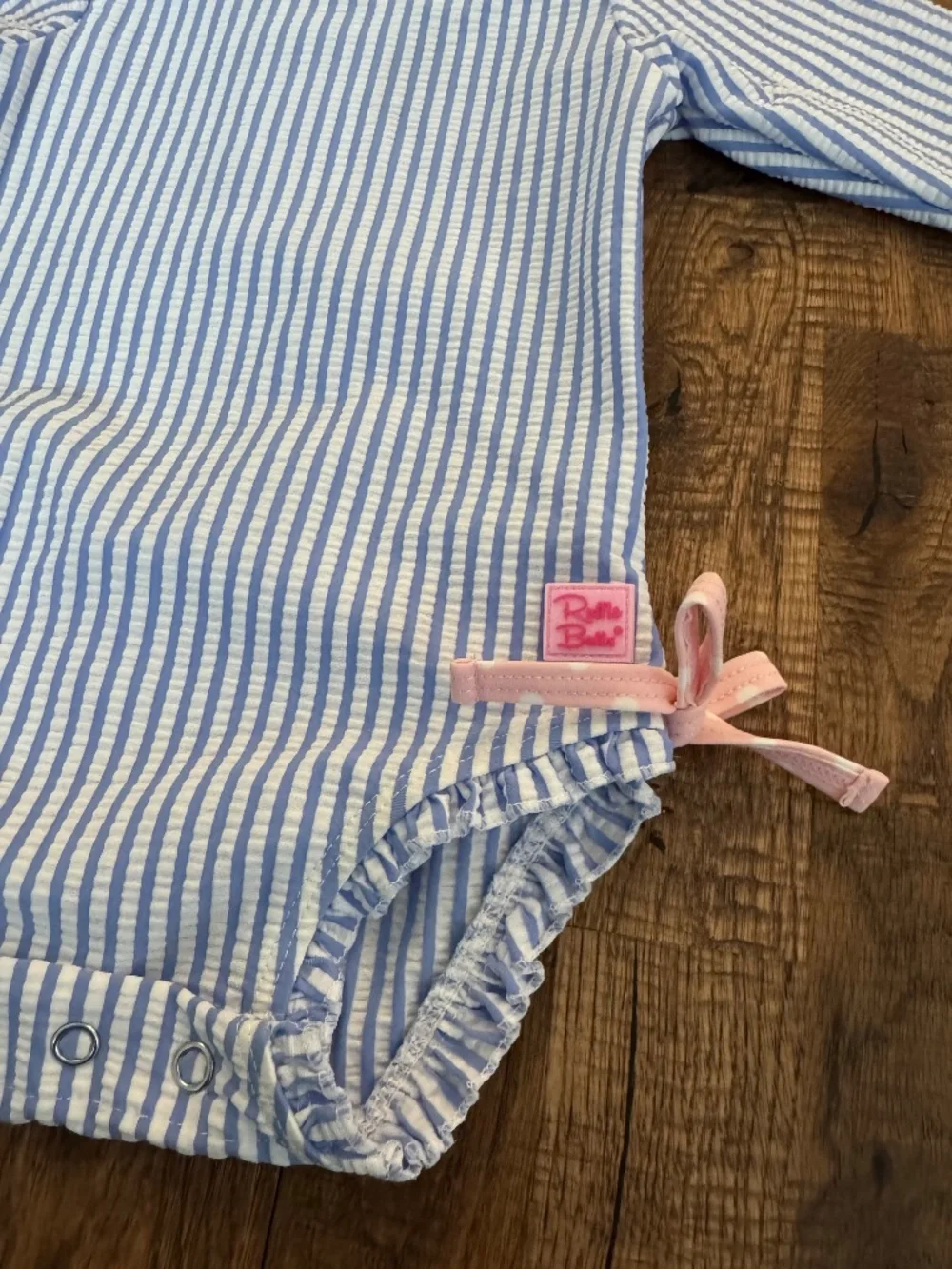 New RuffleButts Seersucker Rashguard‎ Swimsuit Baby Girl Size 3-6 Months 8